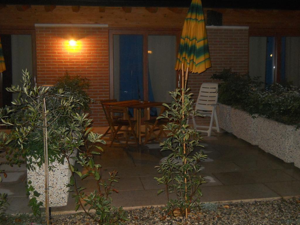 Agriturismo La Palazzina Castelnuovo del Garda Esterno foto